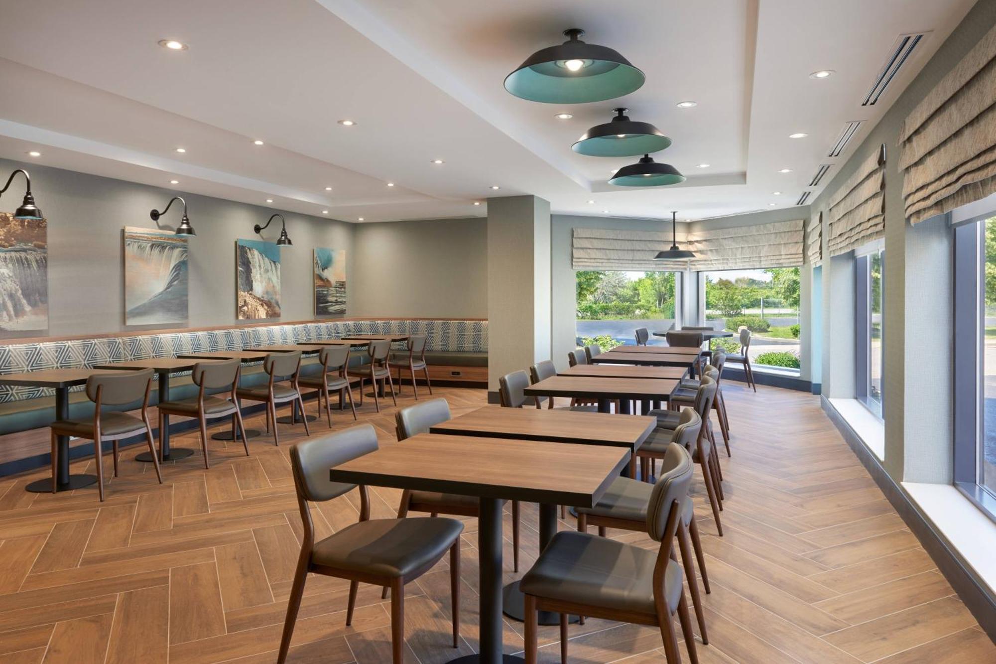 Fairfield By Marriott Falls, Canada Hotel 3*